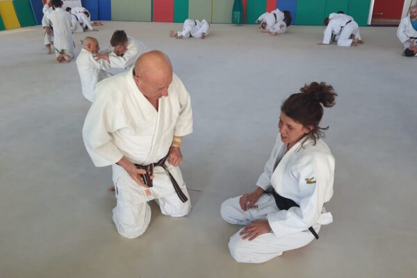 maestro di Judo si allena a 8 mesi da rivestimento all’anca-